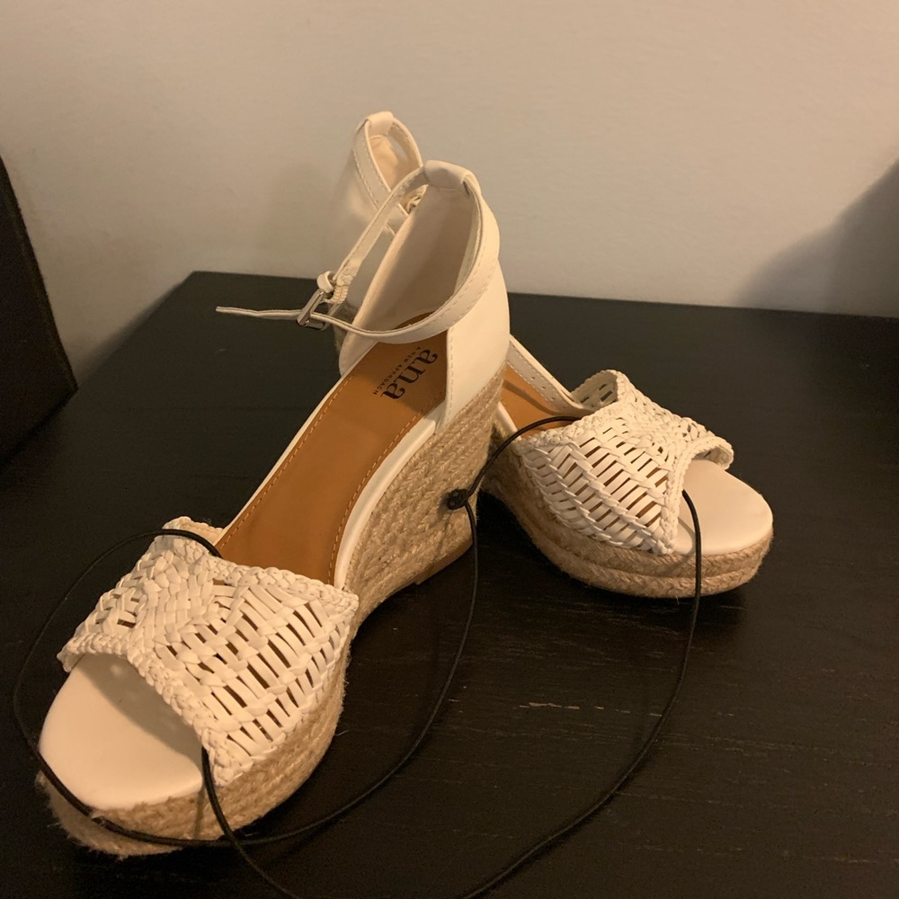 a.n.a Horizon wedge